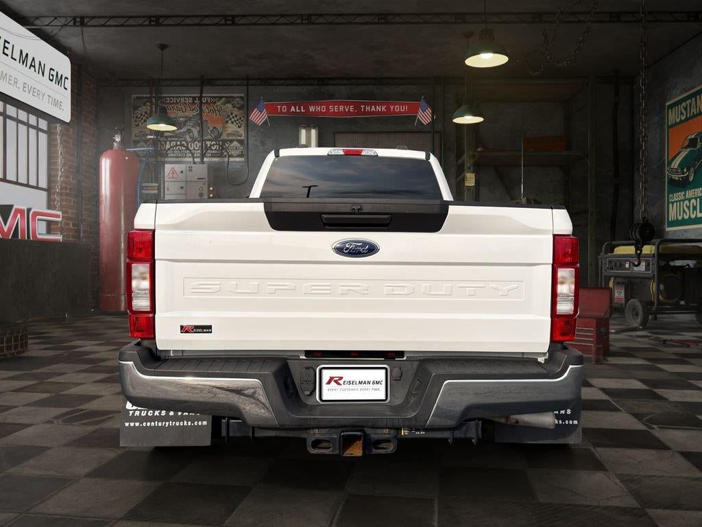 2022 Ford F-350 — interior view