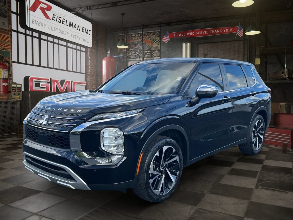2022 Mitsubishi Outlander SE 2.5 2WD in Black — front three-quarter view