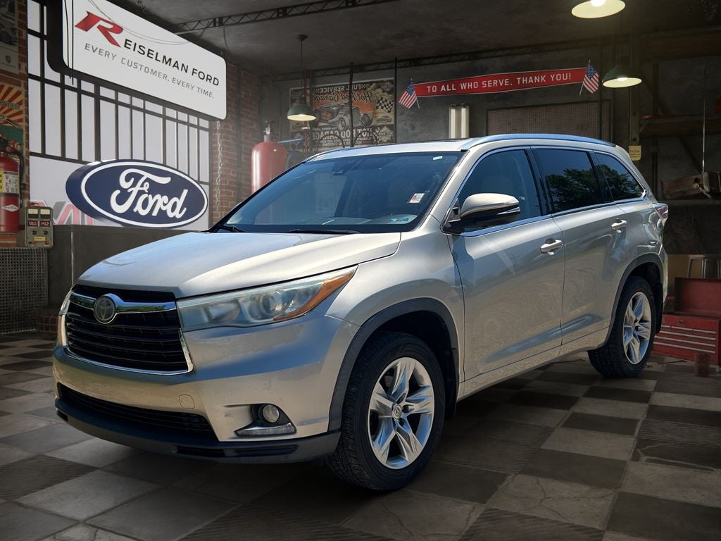 2015 Toyota Highlander Limited Platinum V6 in Creme Brulee — front three-quarter view