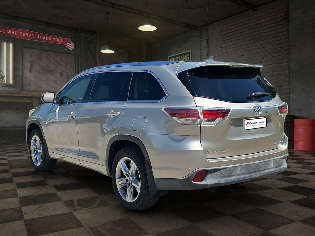 2015 Toyota Highlander — interior view