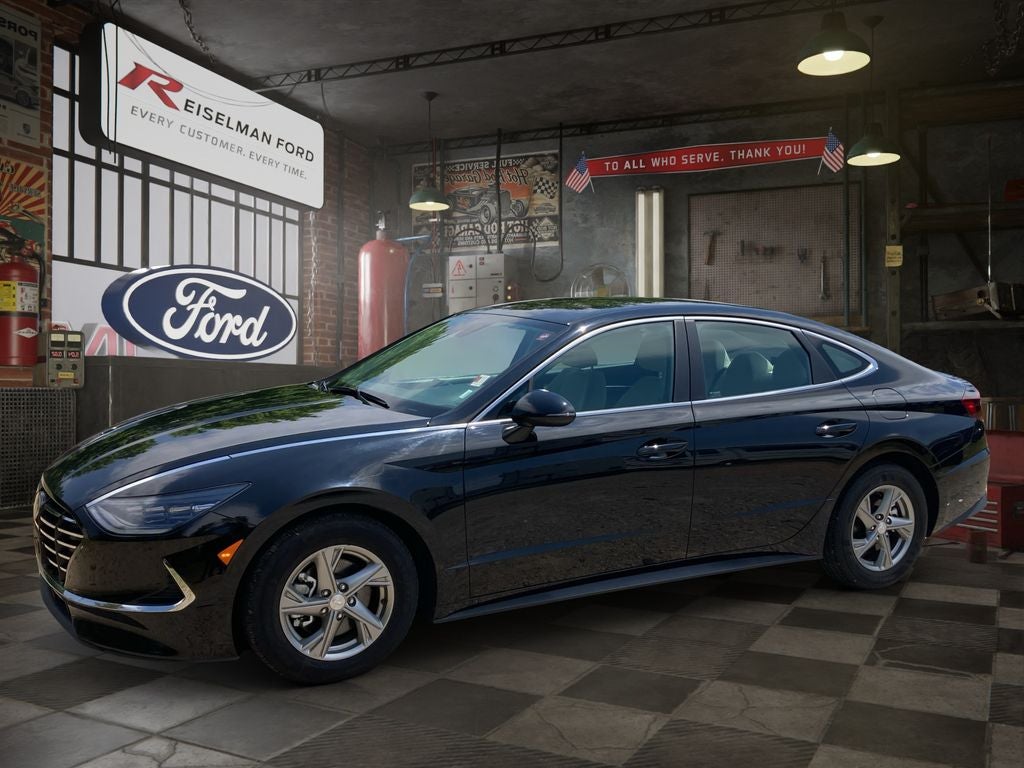 2023 Hyundai Sonata SE in Onyx Black — front three-quarter view